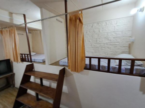 Dormitories/Hosteller, Giftland Homestay